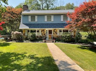 458 Follies Rd, Dallas, PA 18612