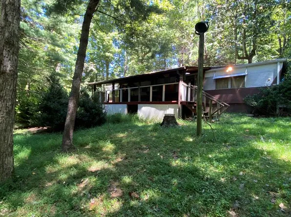 306 Campbell Pl, Galax, VA 24333