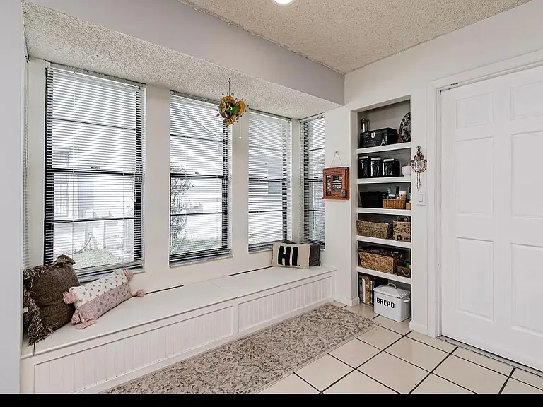 Built in storage bench ( in kitchen area)