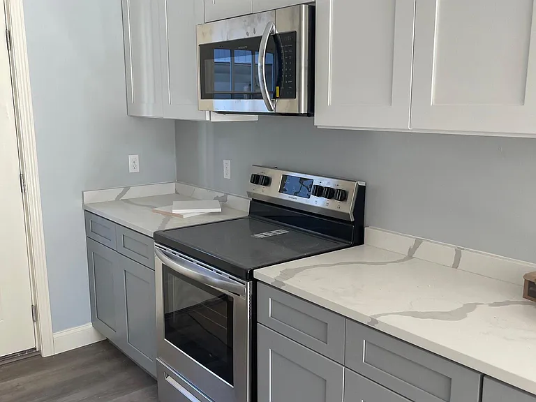 125 Franklin St #3 — Photo 2