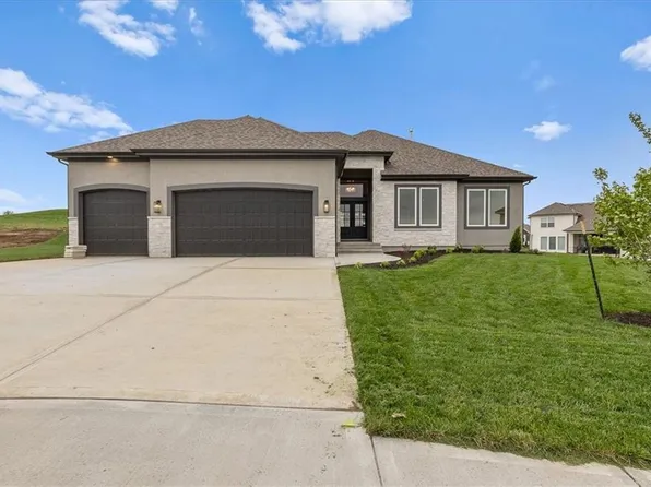 4287 Lake Shore Ct, Basehor, KS 66007