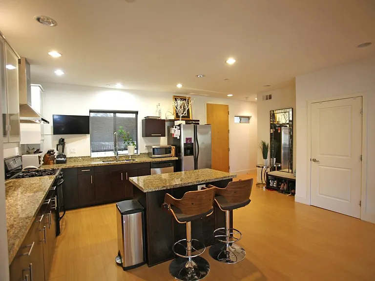 5232 Satsuma Ave #202 — Photo 11