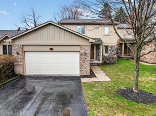 29441 Sylvan Ln, Farmington, MI