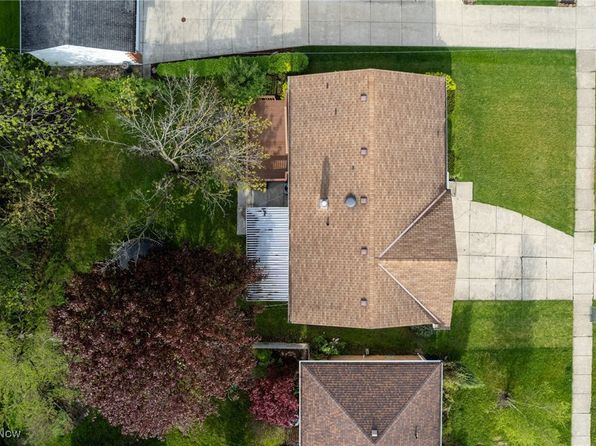 2755 Hetzel Dr, Parma, OH 44134