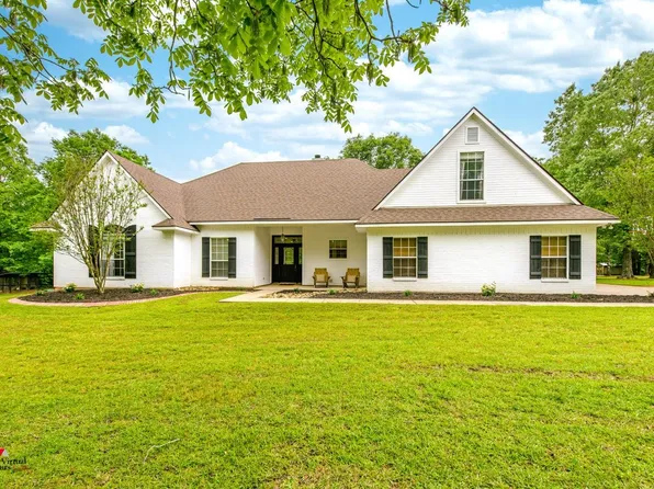 576 Bob White Ln, Benton, LA 71006