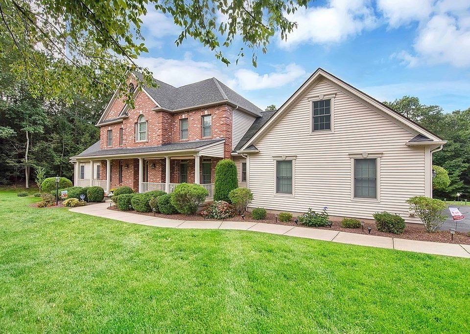 12 Falcon Hts, Wilbraham, MA 01095 MLS 73131381 Zillow