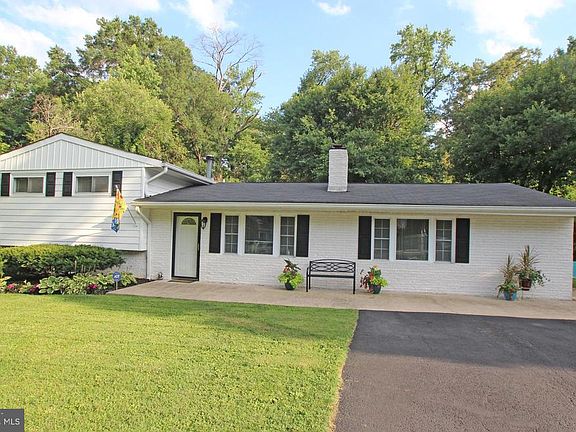 3rd image of 3459 Little Hunting Creek Dr