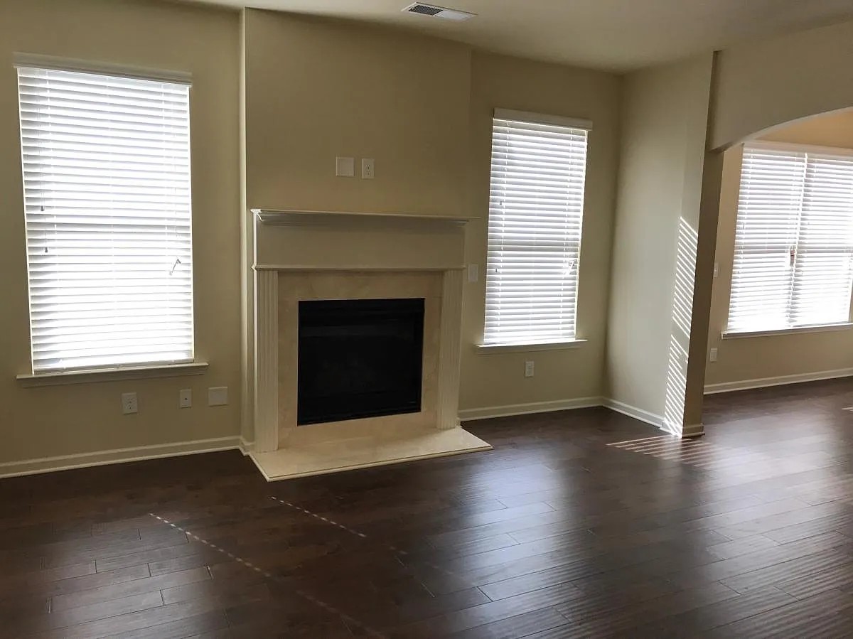3 bed, 2.5 bath, 1836 sqft, $2,250 — Photo 3