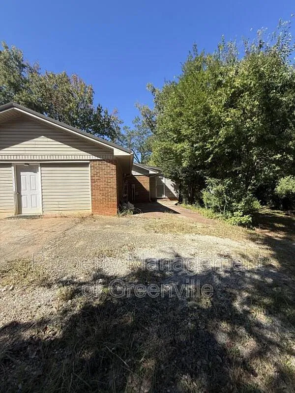 3 bed, 1.5 bath, 1457 sqft, $1,495 — Photo 3