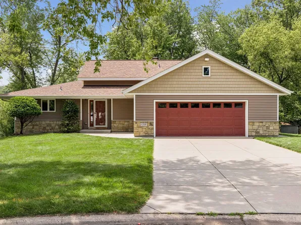 6398 47th St N, Oakdale, MN 55128