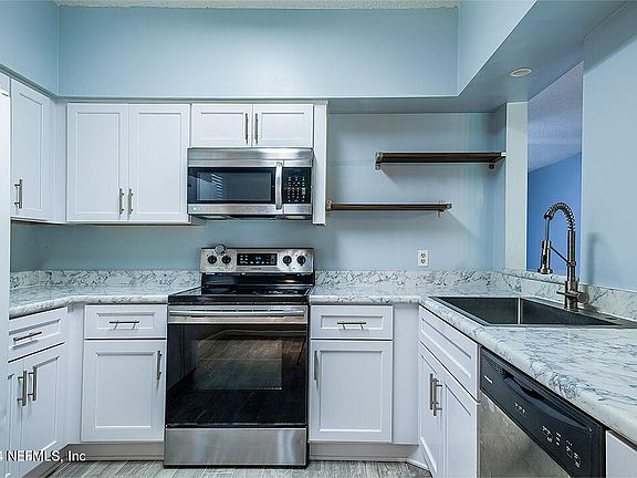 5th image of 903 WOOD HILL Drive