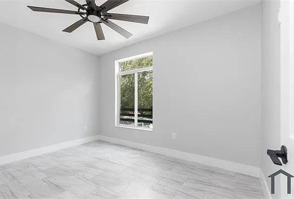 4 bed, 1896 sqft, $4,000 — Photo 3