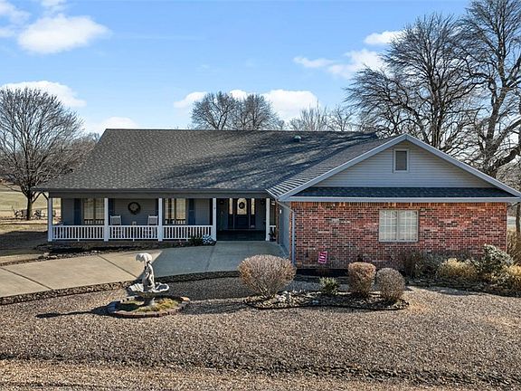 3rd image of 19 Monikie Cir