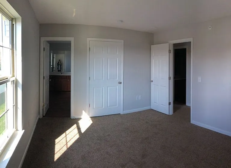 Amanda Place Apartments — Photo 9