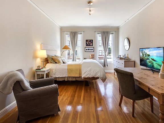 4th image of 2285 Bay St #3