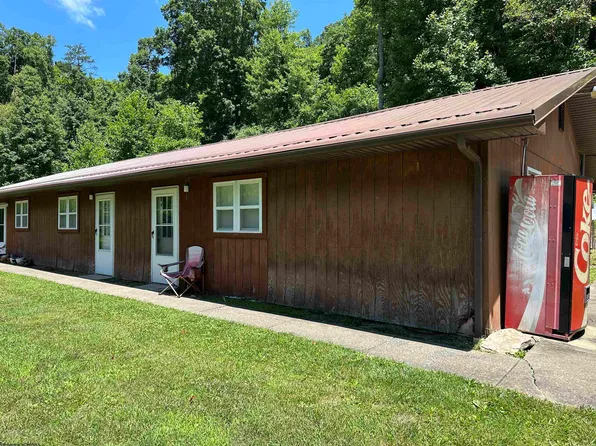 150 Pioneer Rd, Weston, WV 26452