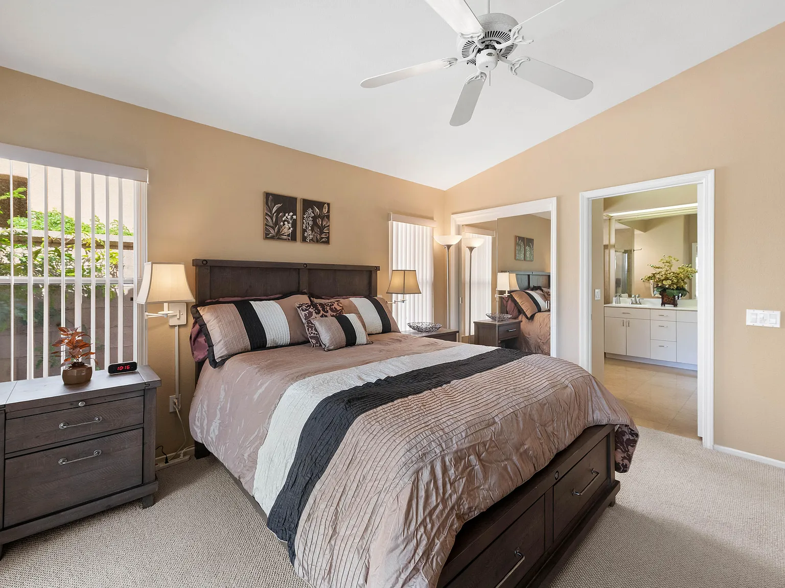 2 bed, 1157 sqft, $4,500 — Photo 4
