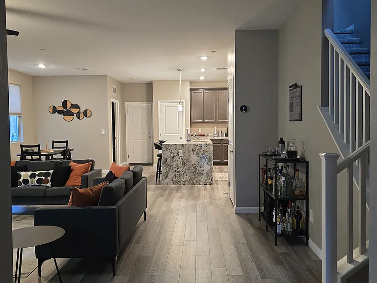 499 Fairview Hills St — Photo 3