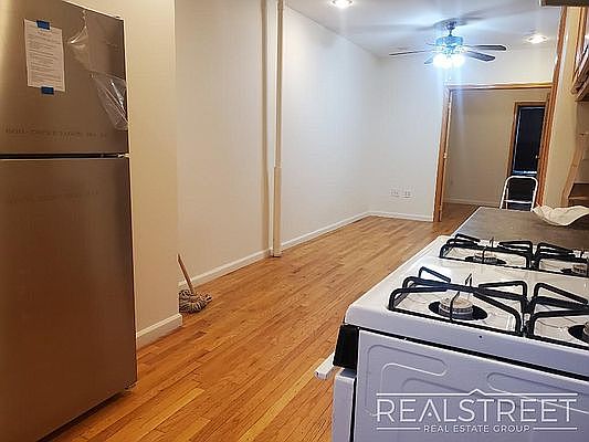 4th image of 238 26th St