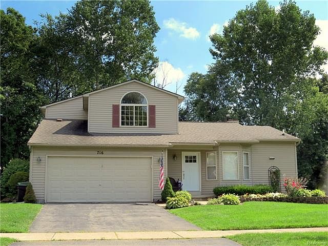 1st image of 716 Eagle Heights Dr