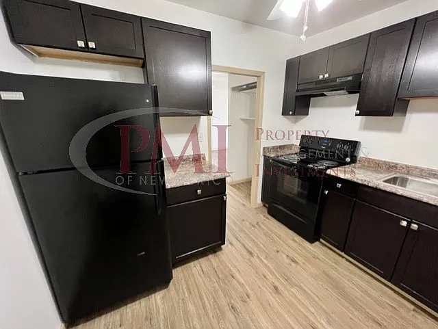 2225 College Street — Photo 8