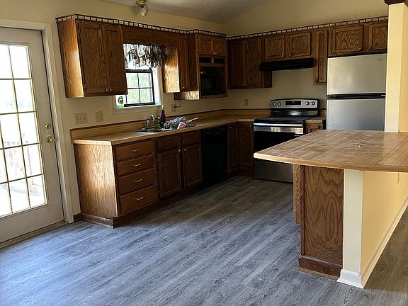 3rd image of 2035 Campbell Dr