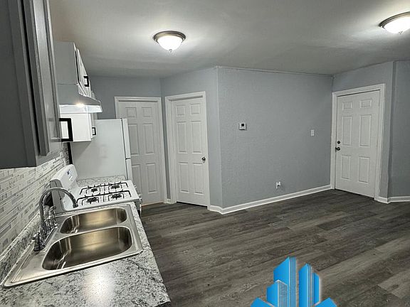 5th image of 3904 Deodar St Unit 1F