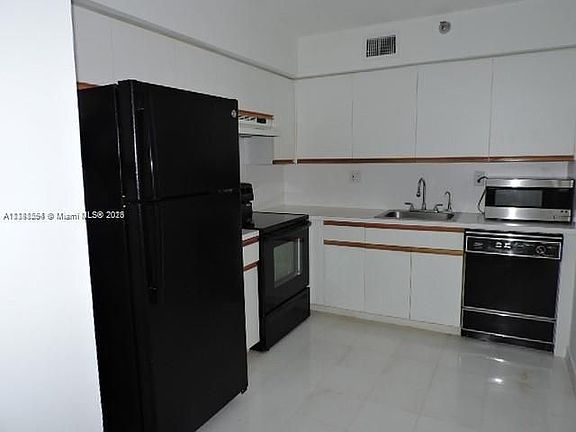 3rd image of 3400 NE 192nd St APT 511