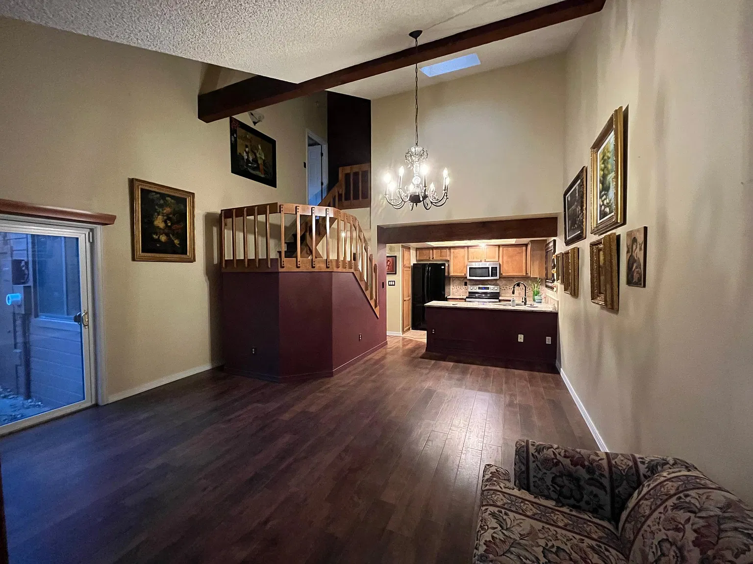 2 bed, 1900 sqft, $2,200 — Photo 2