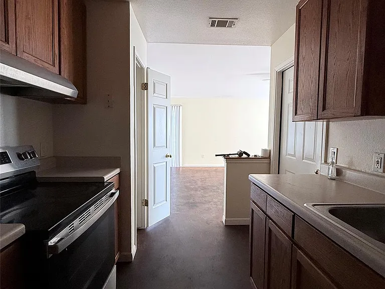 8621 Talyne Chaise Cir #B — Photo 9