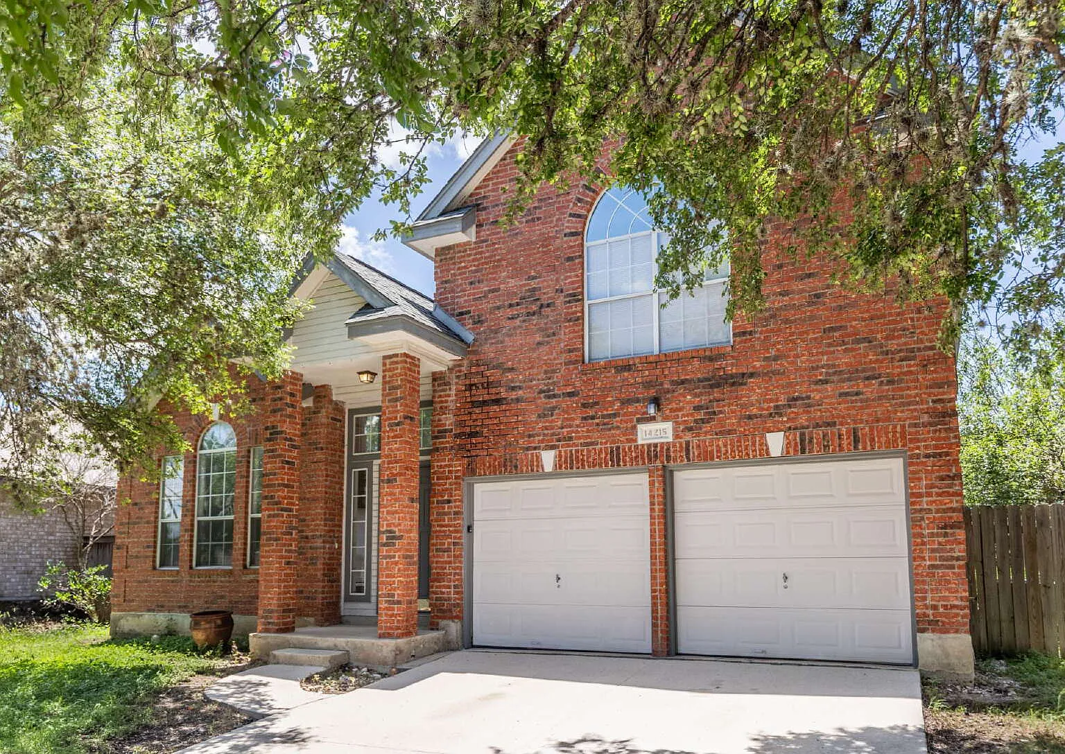 3 bed, 2.5 bath, 2114 sqft, $1,795 — Photo 2
