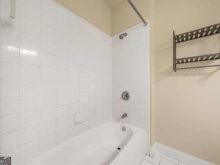 205 16th St NW #9 — Photo 7