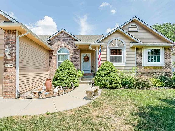 3rd image of 4336 N Rushwood Cir