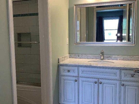 4th image of 3668 Belvedere Cres