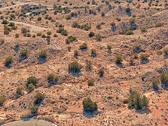 5th image of 2305 Desert Marigold Rd NE