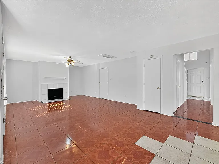 8366 Golf Green Cir — Photo 10