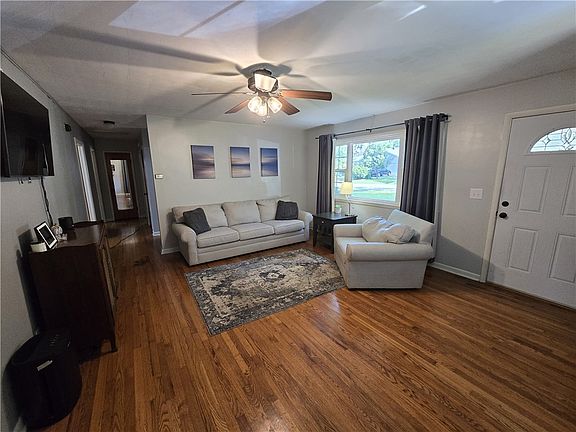 3rd image of 403 Winchester St