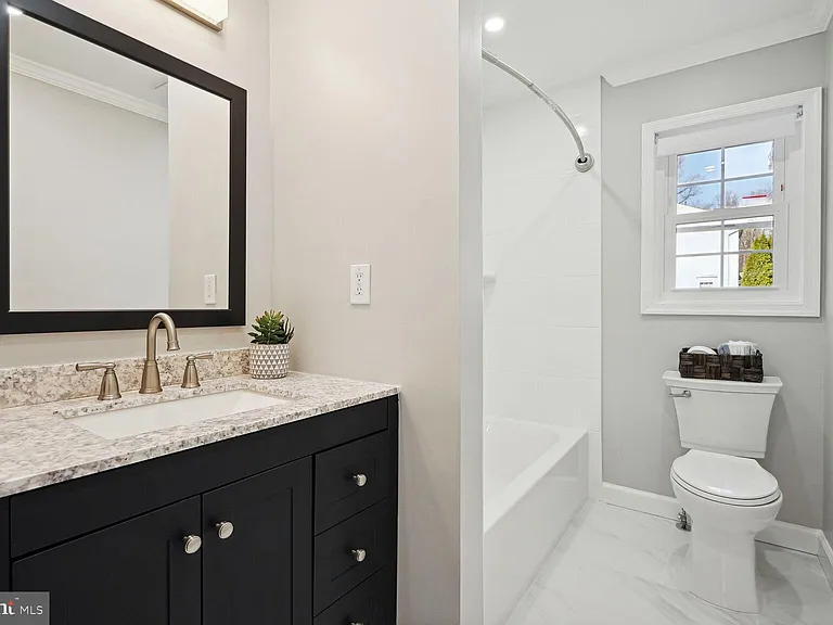 6003 Sweet Dale Ct — Photo 18