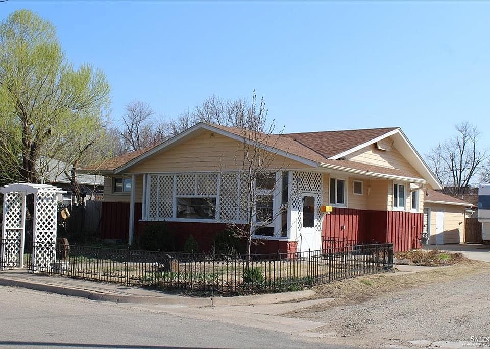 1st image of 125 S Fairchild Ave