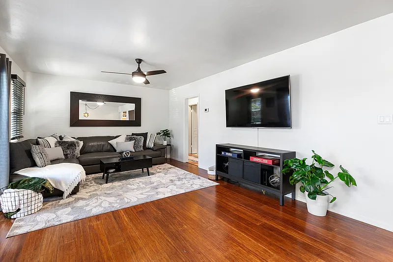 3 bed, 1.0 bath, $5,625 — Photo 2