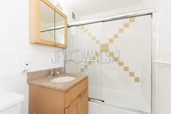 Rented by R New York | media 16