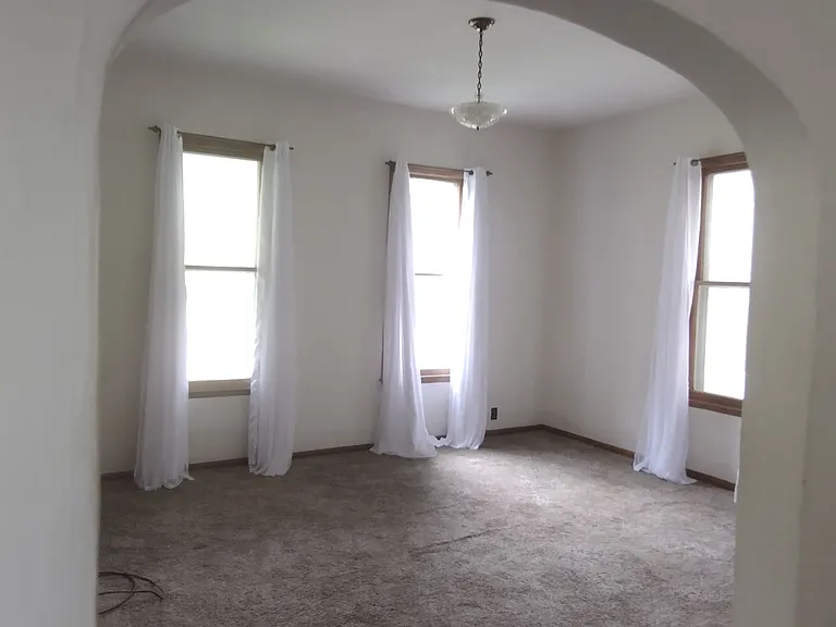 924 Kearney St — Photo 2