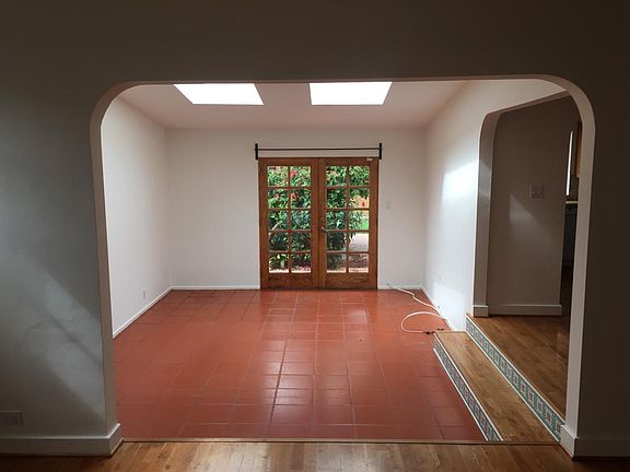 5th image of 2749 Granville Ave