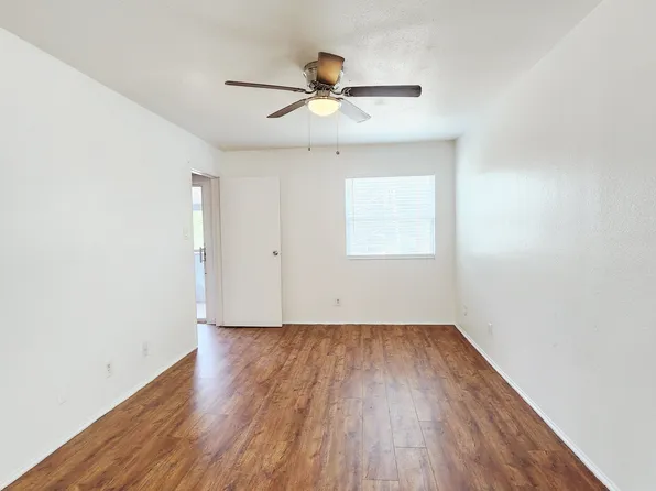 768 Memorial Mews St #4, Houston, TX 77079