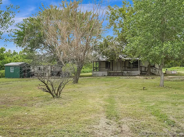 209 W A St, Henryetta, OK 74437