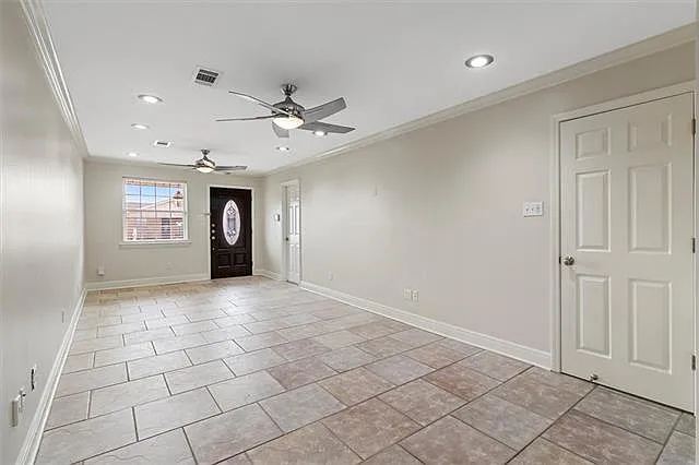 2716 N Sibley St — Photo 2