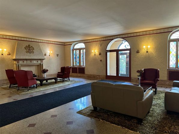 12 Hamilton Pl APT D14, Garden City, NY 11530
