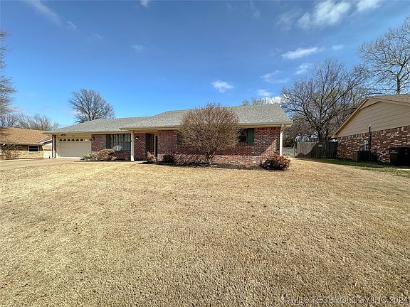 3rd image of 1124 Lariat Dr