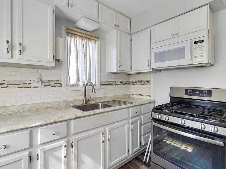 2084 Wascana Ave — Photo 10