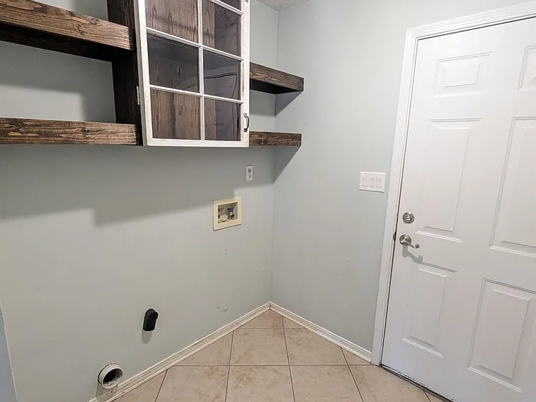 9516 Brentwood Blvd — Photo 15